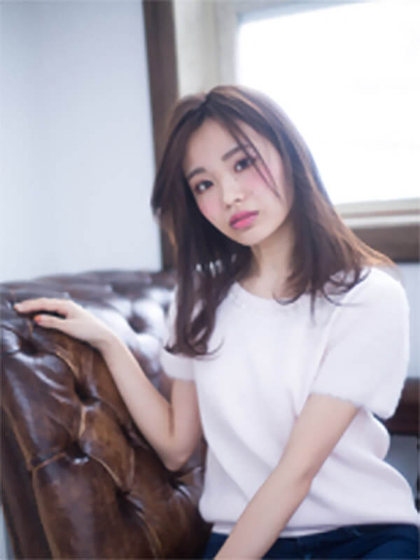 菊川駅（都営新宿線）にある美容室・美容院「Hair Hearts 菊川店（ヘアーハーツ　キクカワ）」のヘアスタイル「センターパートの小顔シルエット」